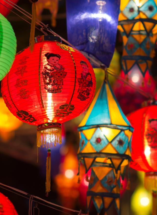 Die schönsten Feste in Asien asien-asiatische-laternen-t-180254996.jpg