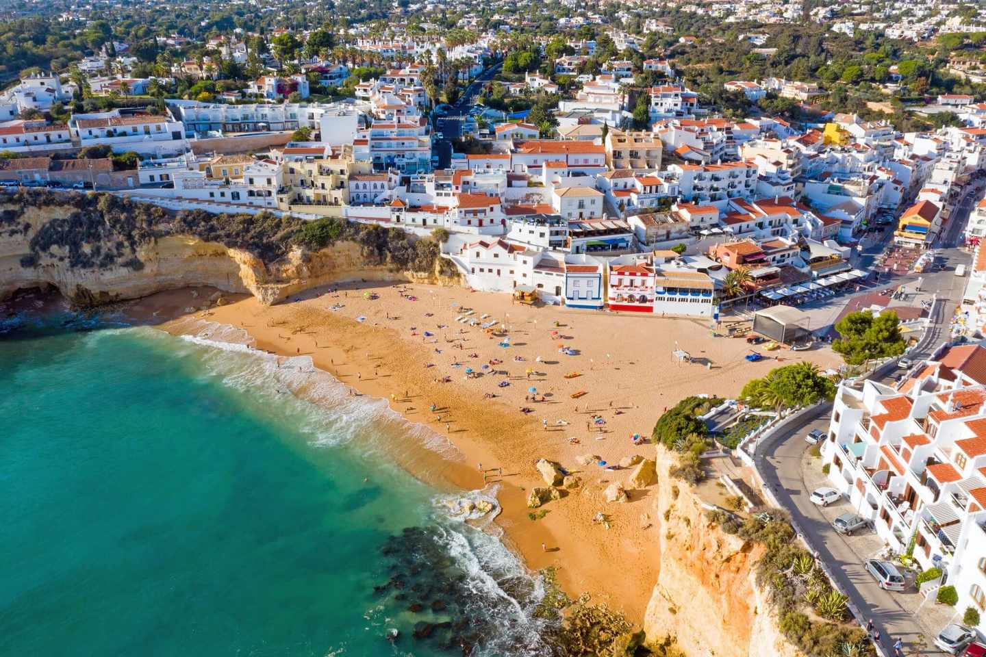 portugal-algarve-carvoeiro-stadt-von-oben-g-1182209545.jpg