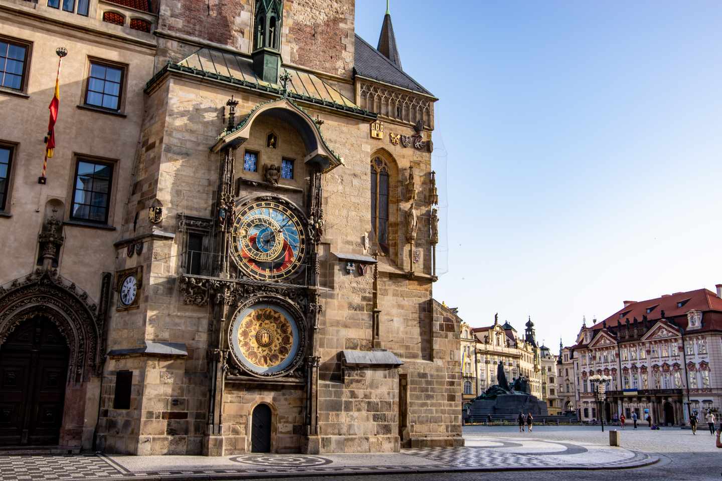 tschechien-prag-astronomische-uhr-g-2091266497.jpg