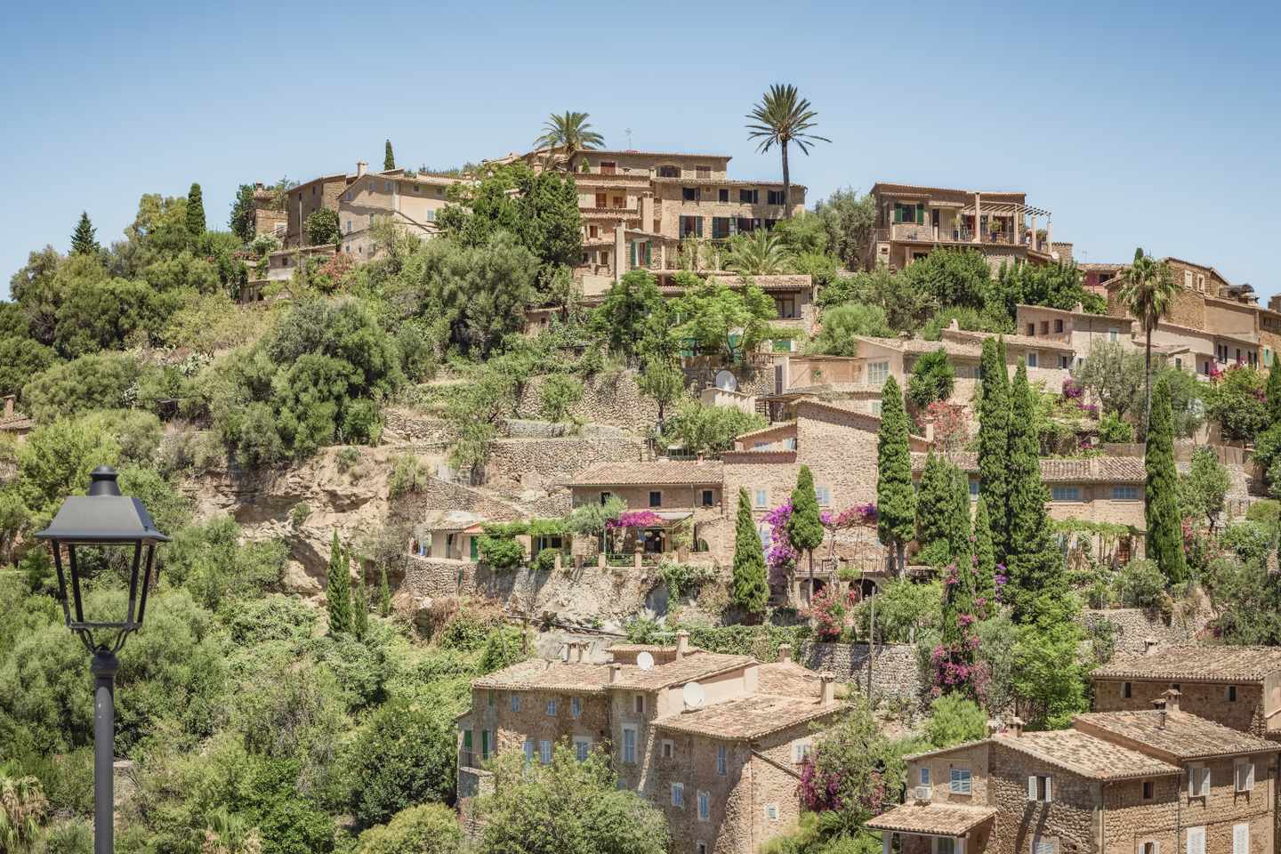 spanien-mallorca-serra-de-tramuntana-deia-kuestendorf-blick-g-1270091268-2.jpg