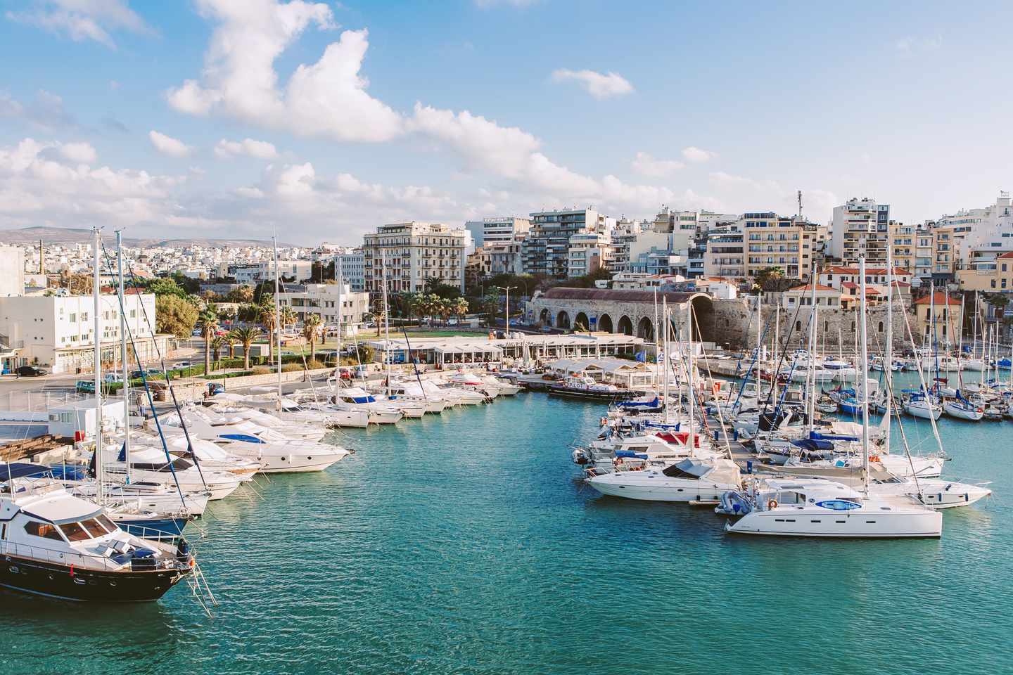 kreta-heraklion-yachthafen-und-skyline-g-1500335340.jpg