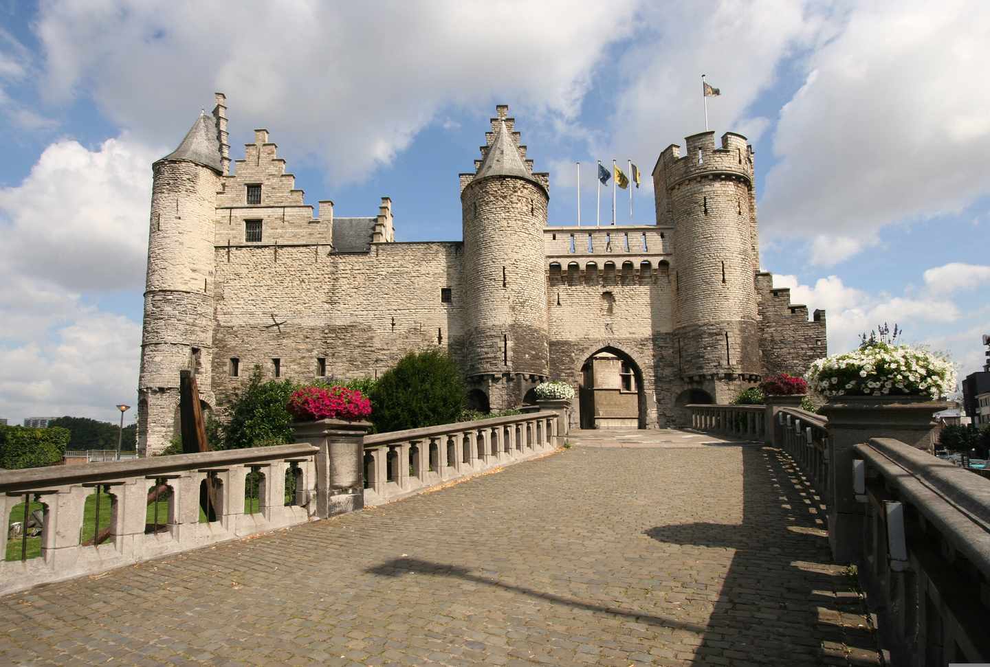 belgien-antwerpen-burg-klein-g-97876465.jpg