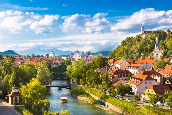 slowenien-ljubljana-panorama-fluss-g-494314515.jpg