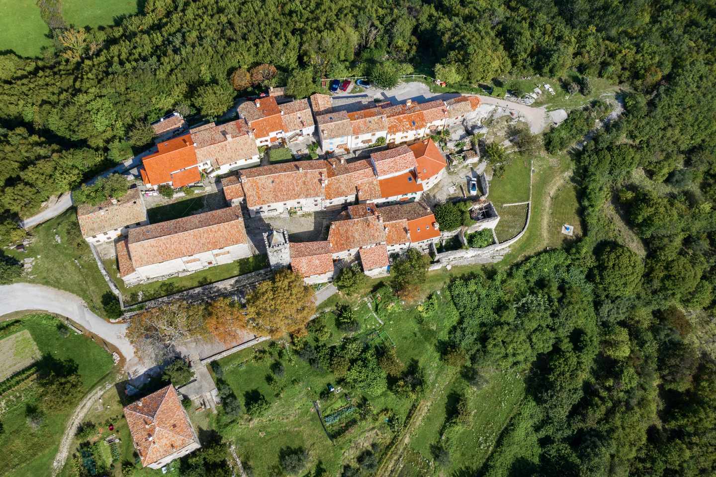 kroatien-istrien-hum-ort_von_oben-g-1181028634.jpg