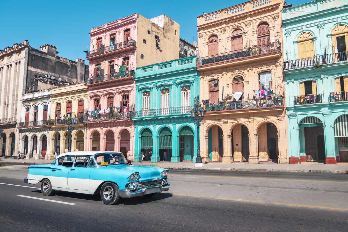 Kuba Hotel: Altbauten und Oldtimer in der Hauptstadt Havanna
