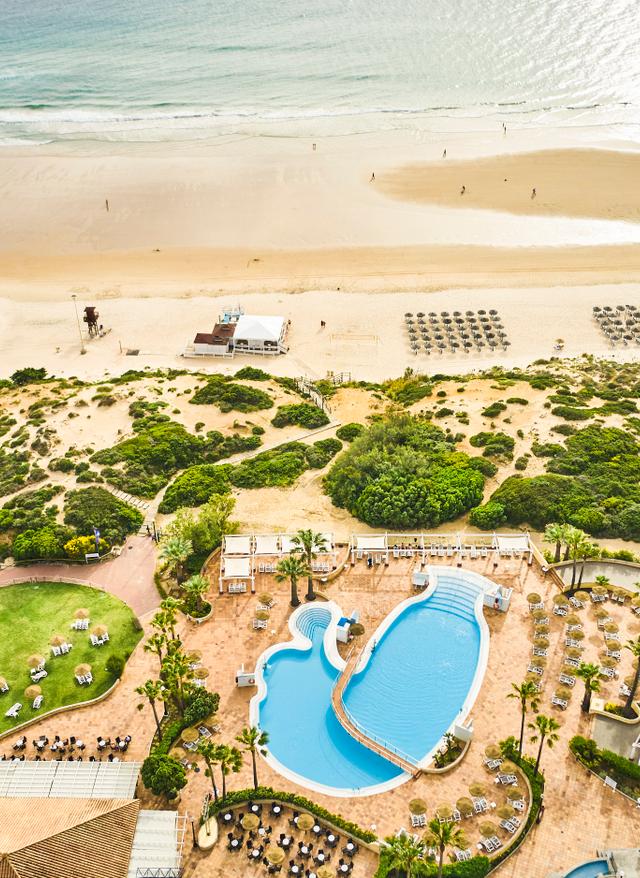Aldiana-Andalusien-Blick-ueber-die-Anlage-aufs-Meer-XRY_Anlage_0060.png