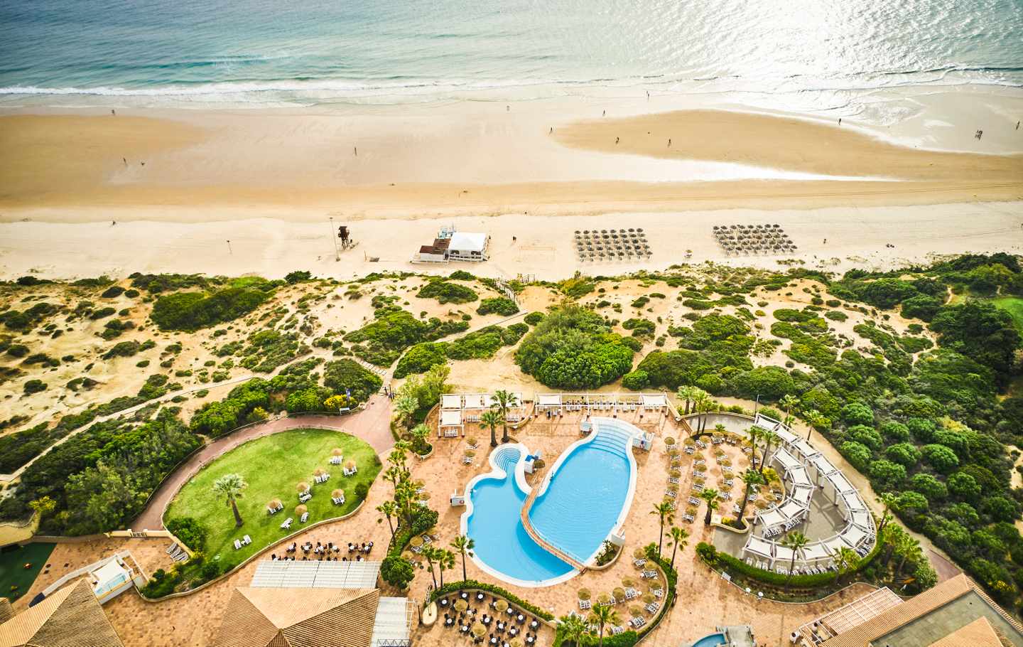Aldiana-Andalusien-Blick-ueber-die-Anlage-aufs-Meer-XRY_Anlage_0060.png