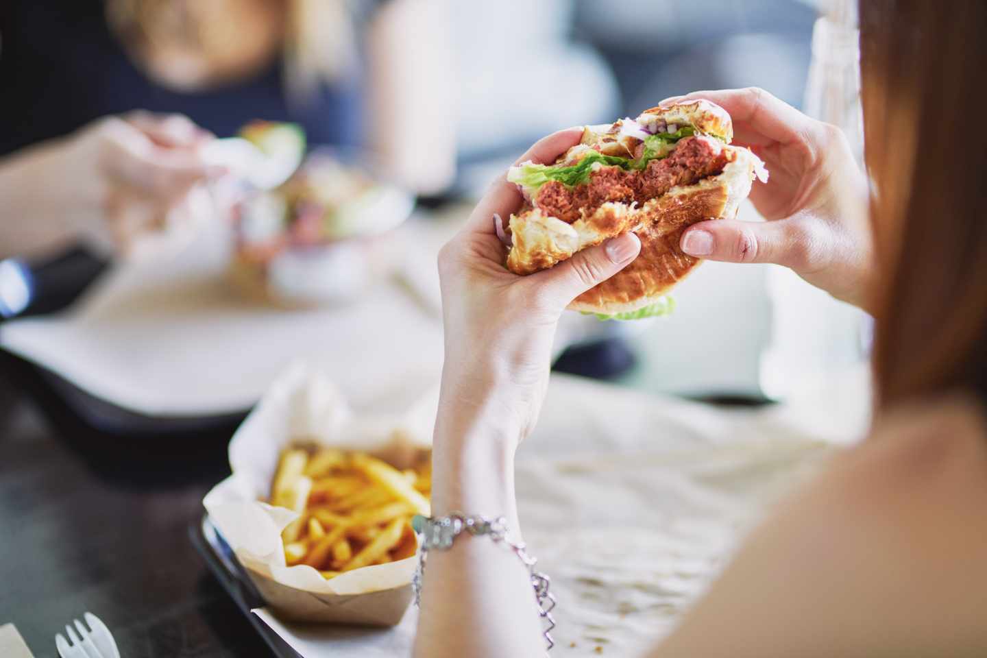 veganes-burger-1150322603.jpeg