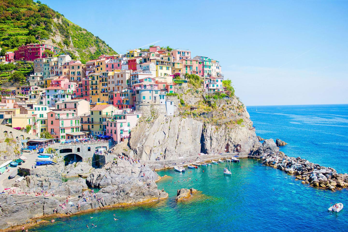 italien-bucht-mit-haeusern-riomaggiore-t-700190826.jpg