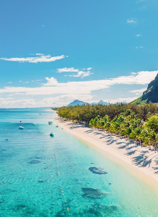 Schönste Strände Mauritius mauritius-luxusstrand-mit-berg-g-1189096679.jpg