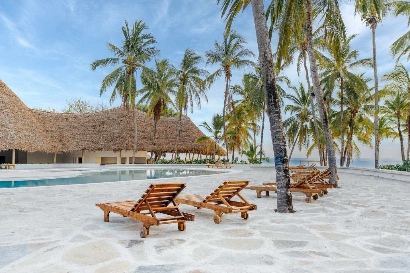 afrika-kenia-kenianische-kueste-malindi-ananea-diamonds-malindi-pool-palmen-liegen.jpg