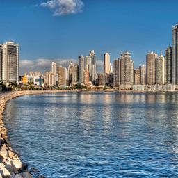 panama-city-skyline-bucht-g-478366615.jpg