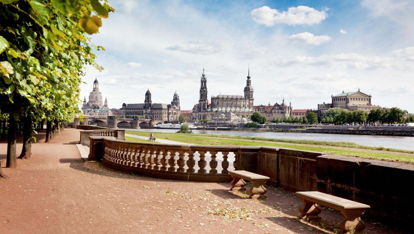 deutschland-sachsen-dresden-panorama-g-182831717.jpg