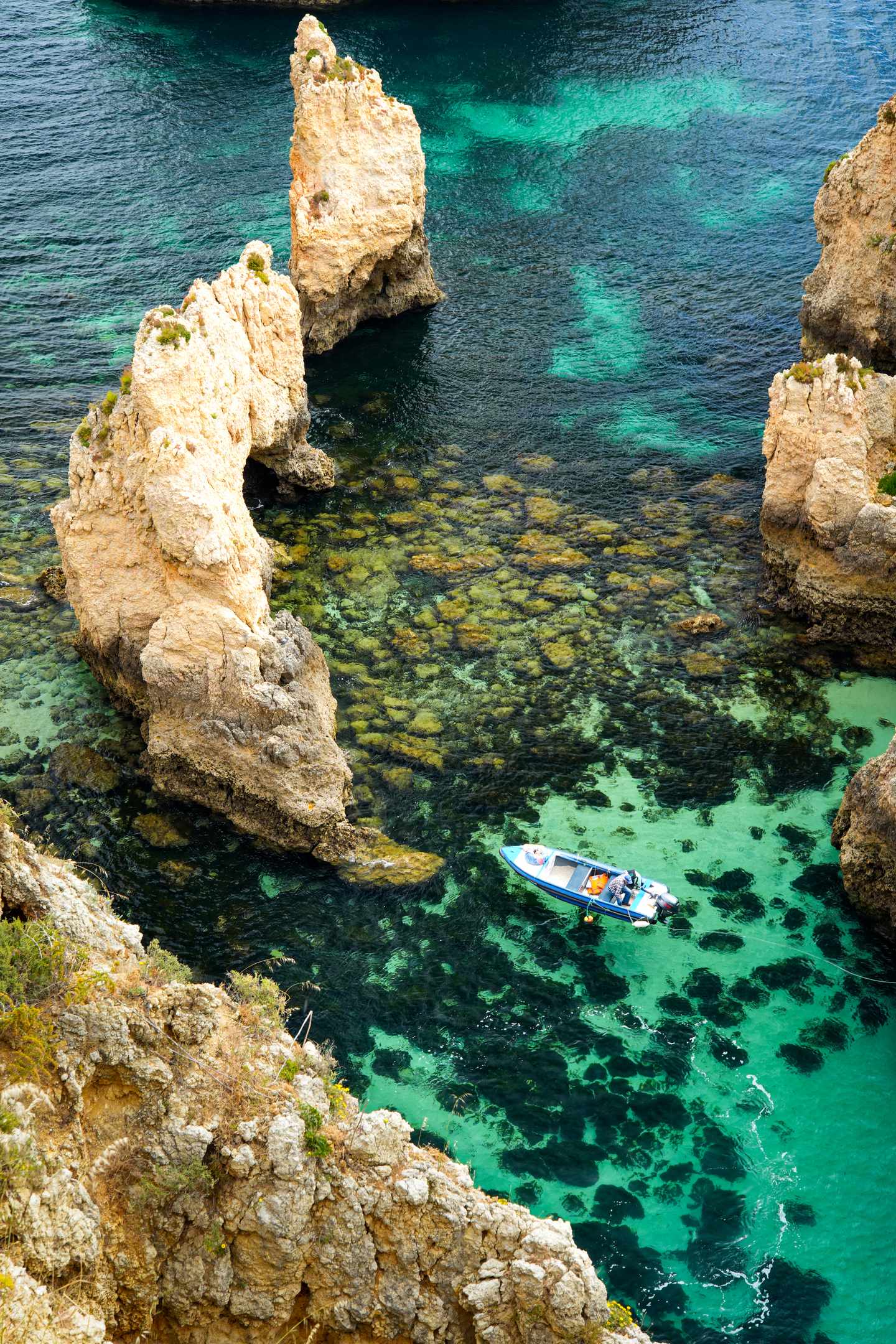 GettyImages-2271088956.jpg Algarve Urlaub: Felsformation