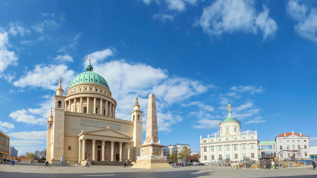 potsdam-nikolaikirche-t-537888128.jpg