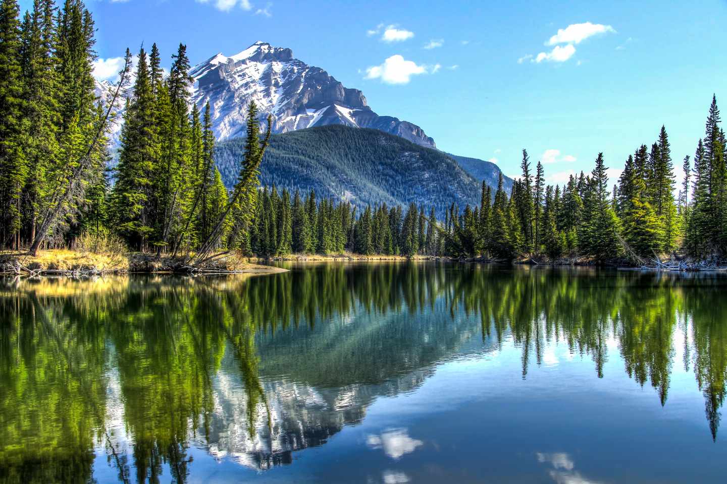 Kanadas Rocky Mountains mit Bergseen und Gipfeln