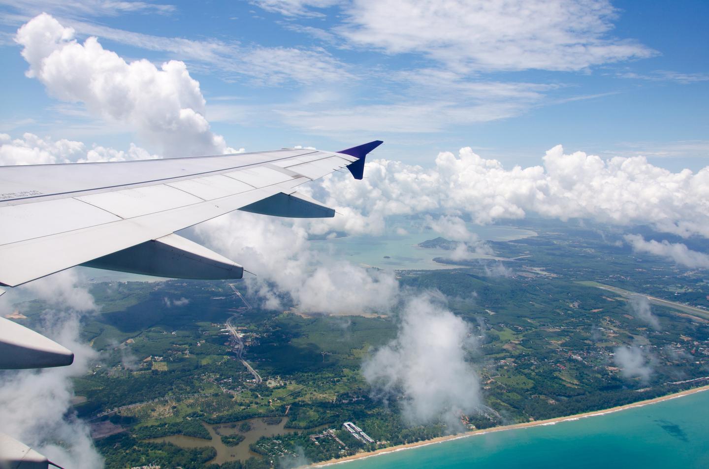 thailand-phuket-flugzeug-t-859940852.jpg
