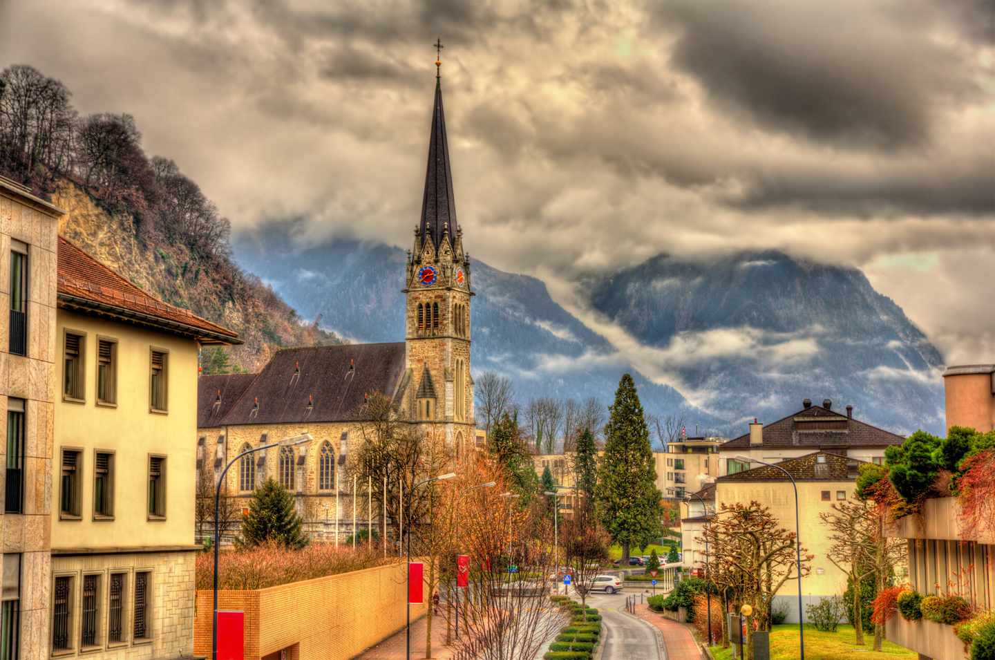 liechtenstein-vaduz-kathedrale-klein-g-466029014.jpg