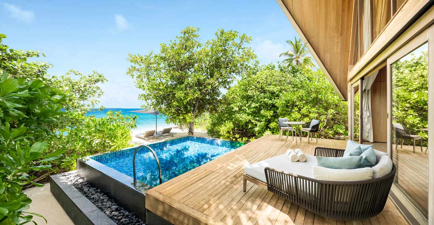 malediven-st-regis-beachvilla-privatpool-meerblick-DER1404315.jpg