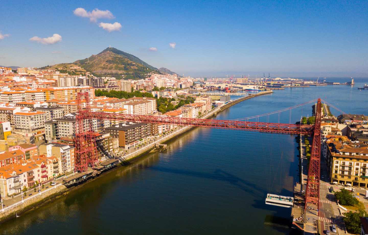 spanien-baskenland-portugalete-vizcaya-brücke-klein-g-1168990646.jpg