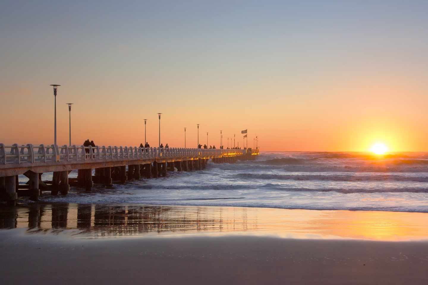 italien-fonte-dei-marmis-pier-sonnenuntergang-g-468542334.jpg