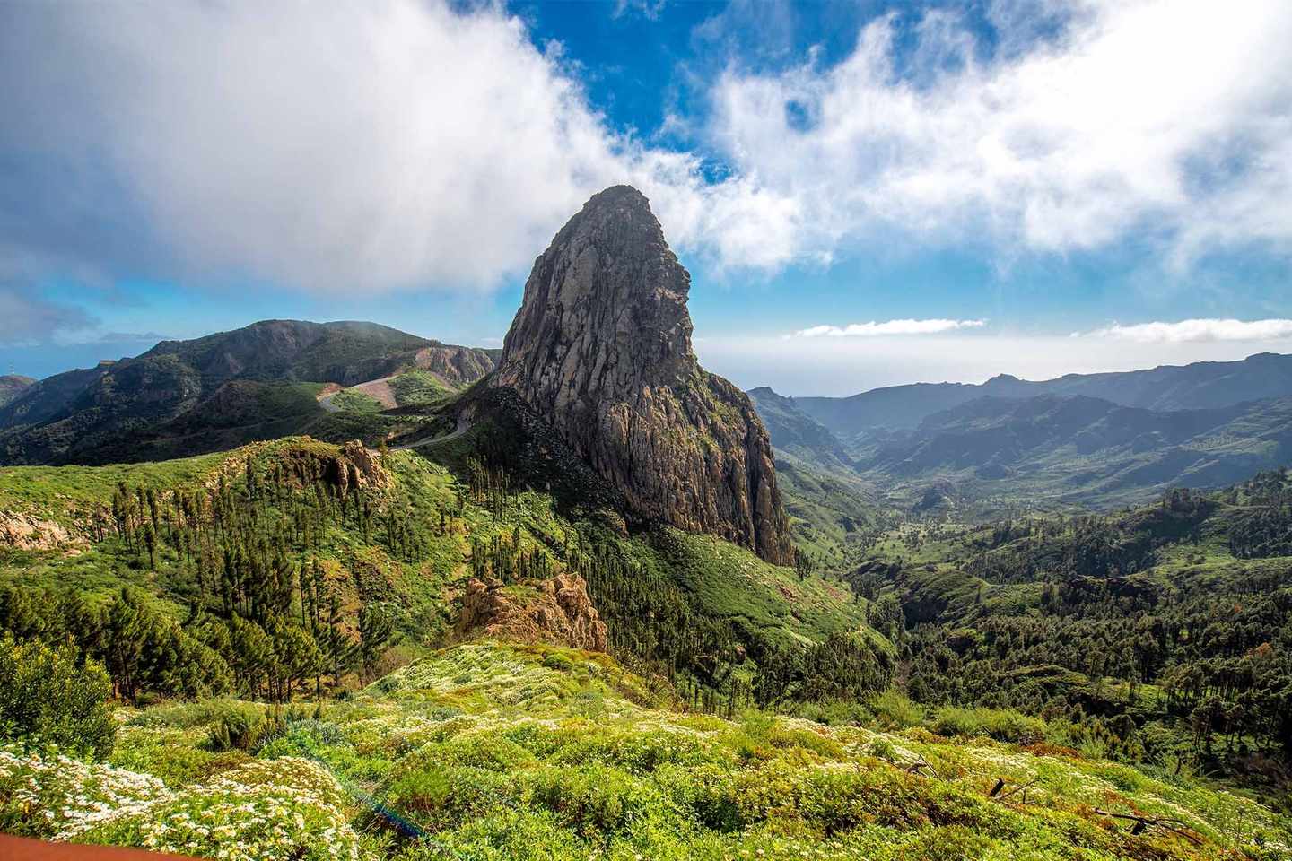 spain-la-gomera-landscape-fels-g-511852972.jpg