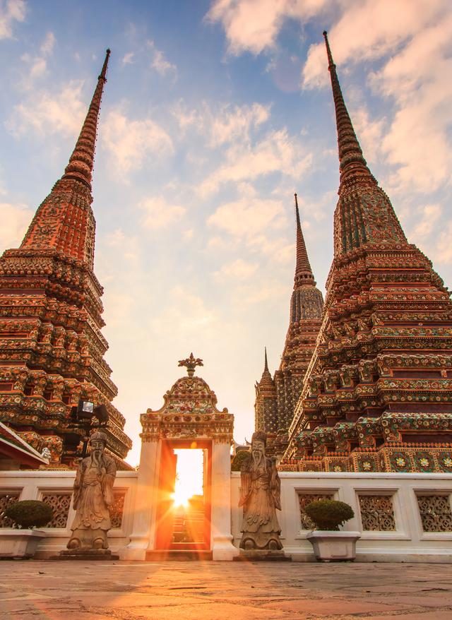 Sehenswürdigkeiten in Bangkok thailand-bangkok-wat-pho-tempel-t-462836911.jpg