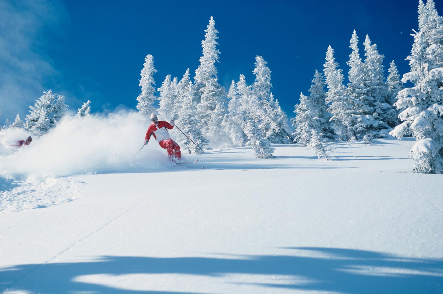 kanada-british-columbia-skifahren-schnee-t-200367168-001.jpg
