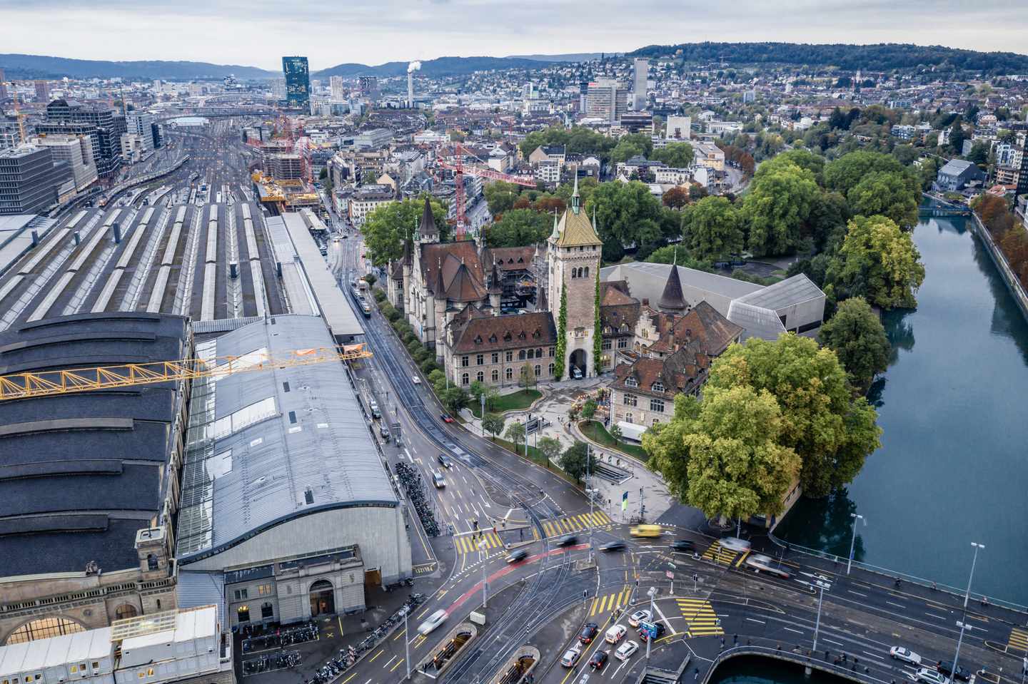 schweiz-zuerich-luftaufnahme-stadt-g-1208720803_bearbeitet.jpg