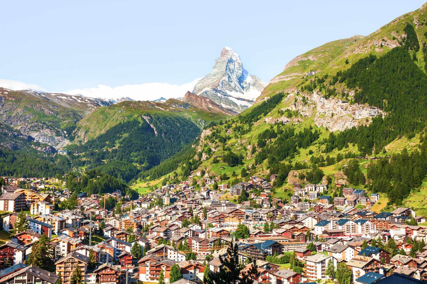 schweiz-zermatt-traditionelle-haeuser-berge-g-1322200469.jpg