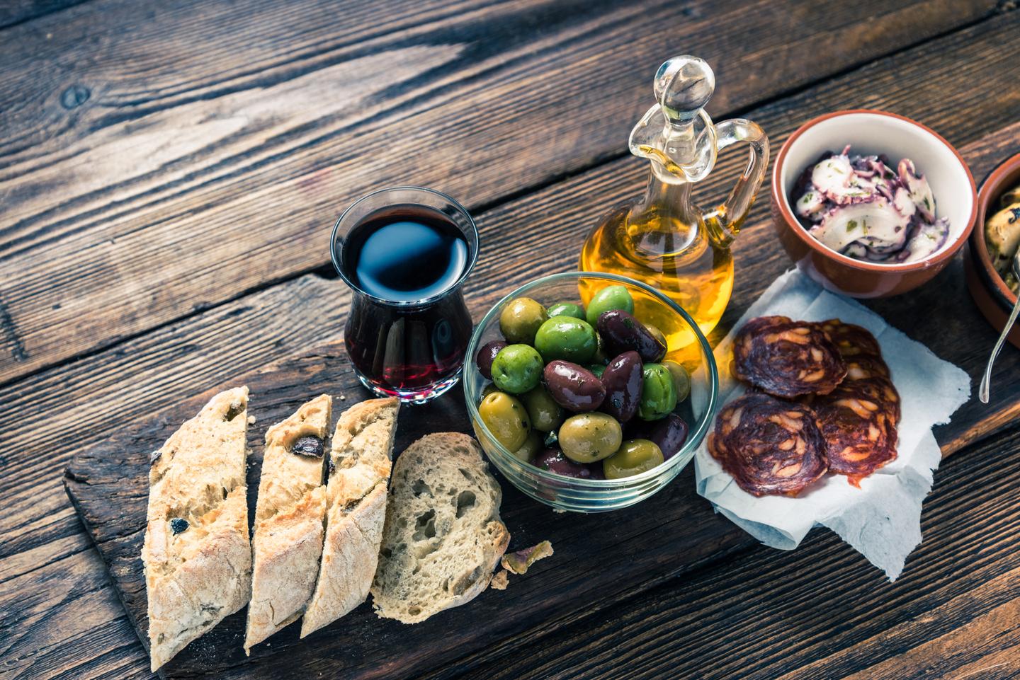 spanien-balearen-kulinarisch-tapas-g-511540238.jpg