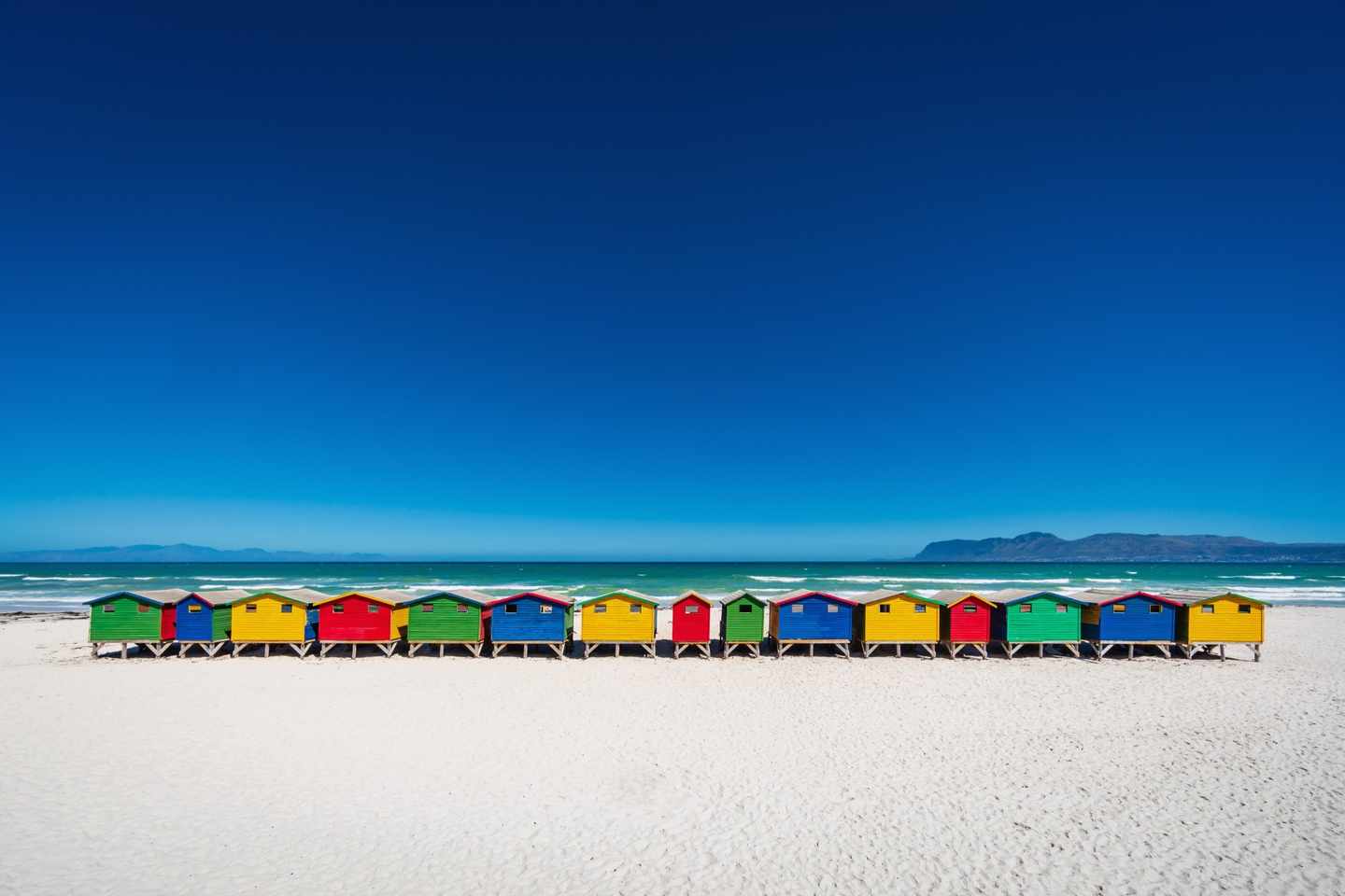 suedafrika-muizenberg-bunte-haeuser-g-1140861506.jpg