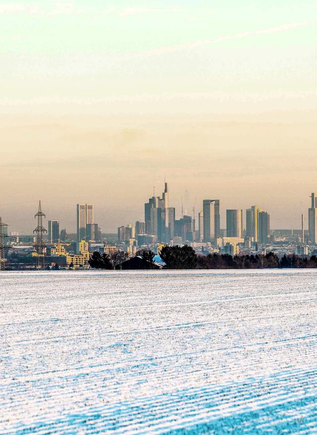 Winter in Frankfurt Winter in the City - Frankfurt Skyline bei Städtereisen im Winter erleben