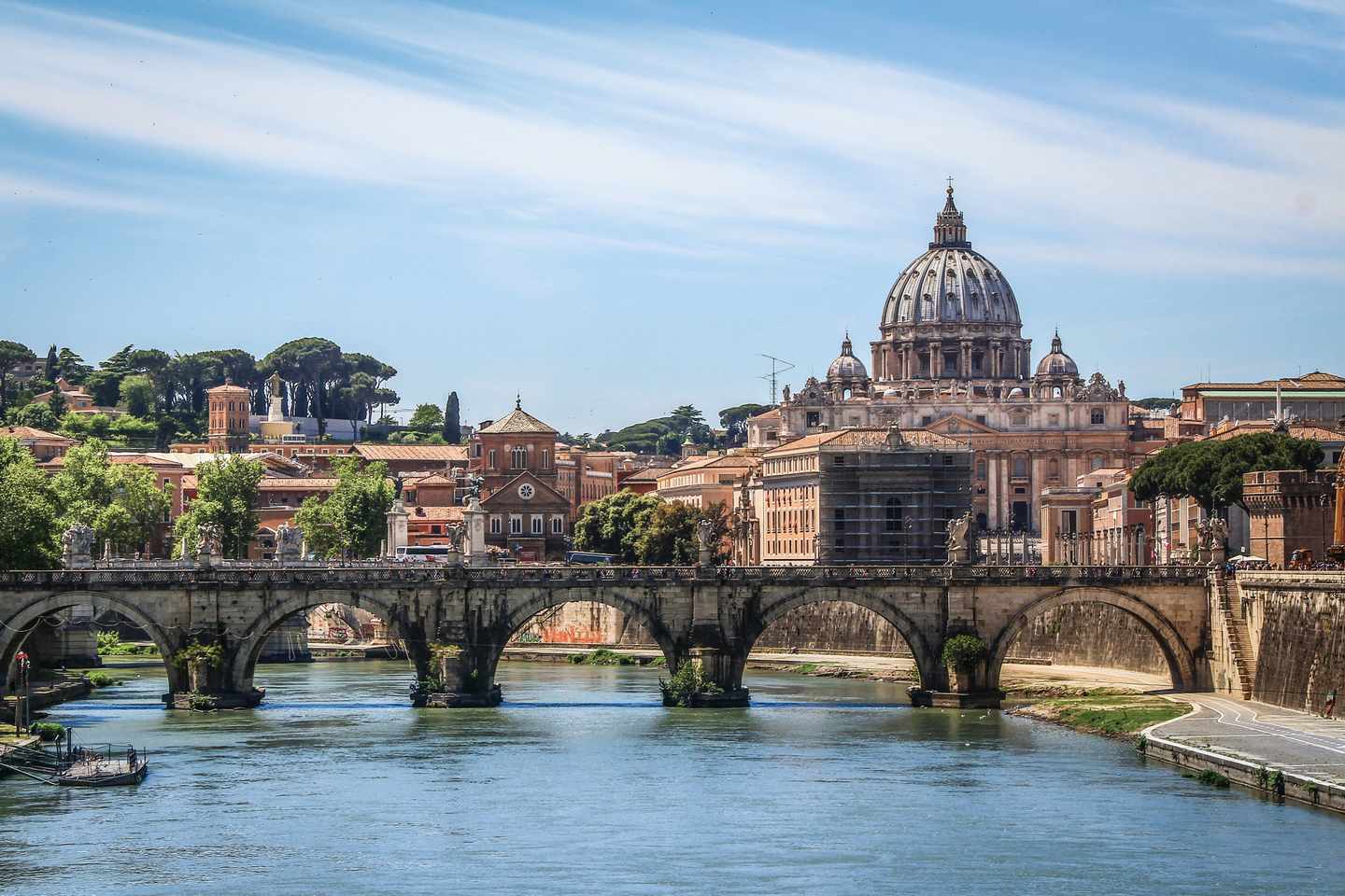 rom-sehenswuerdigkeiten-tiber-peterskirche-vatikan-g506315876.jpg