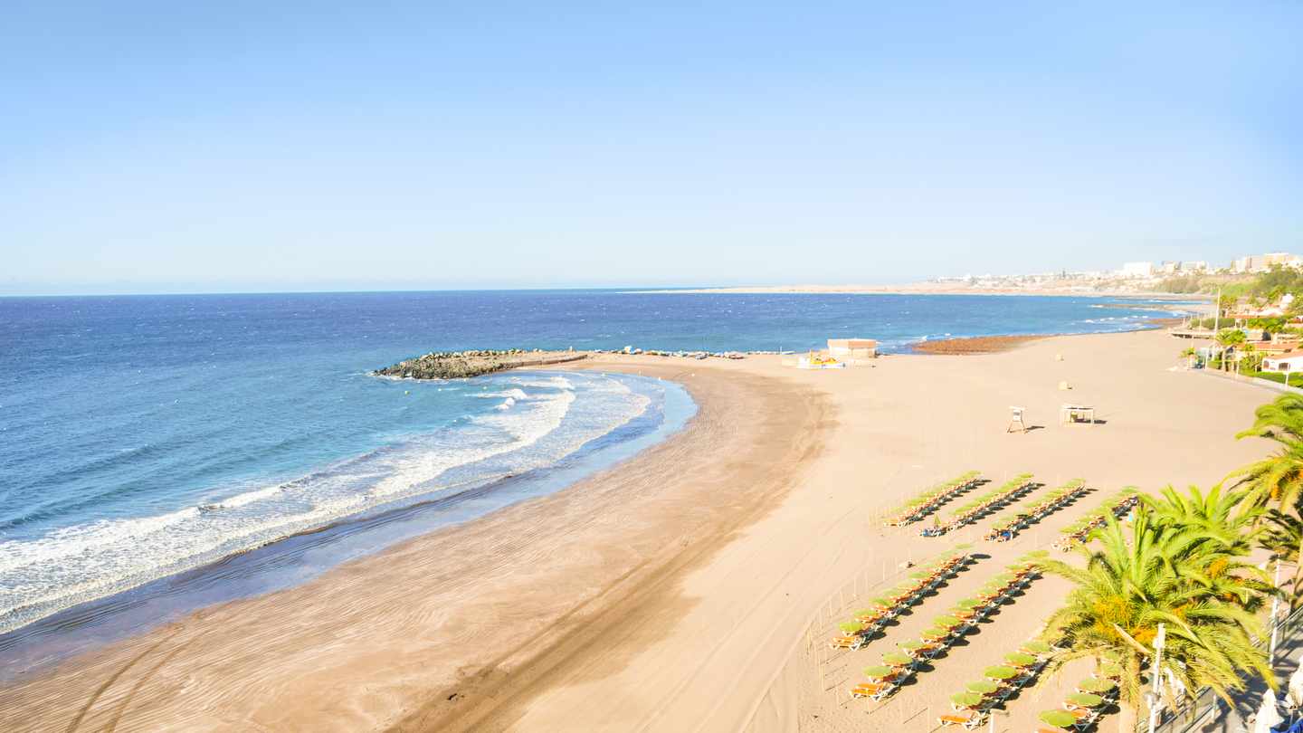 spanien-kanarische-inseln-gran-canaria-playa-de-san-agustin-s-Shutterstock-1337851460.jpg