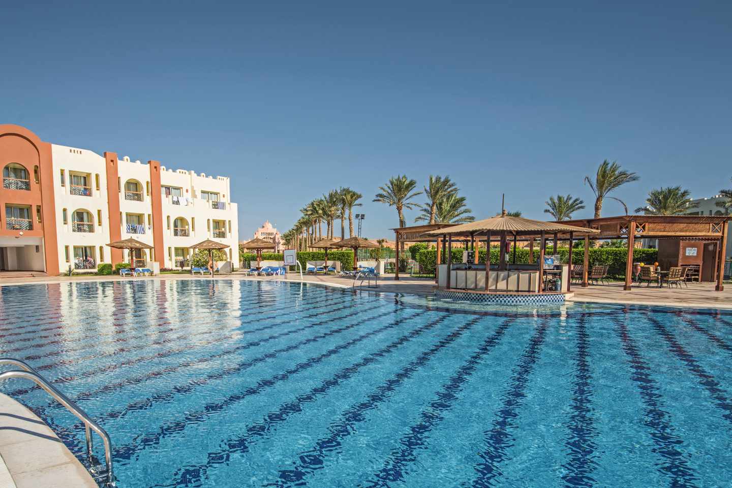 aegypten-hotels-mit-hausriff-sunrise-royal-makadi-resort-pool.jpg
