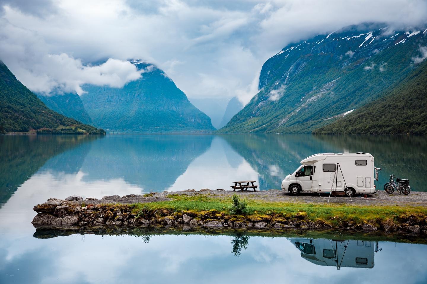camper-camping-t-840781816.jpg