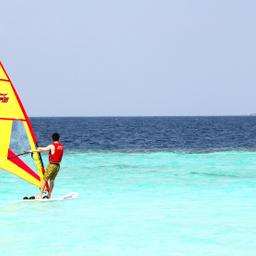 malediven-windsurfen-a-237490_1920.jpg