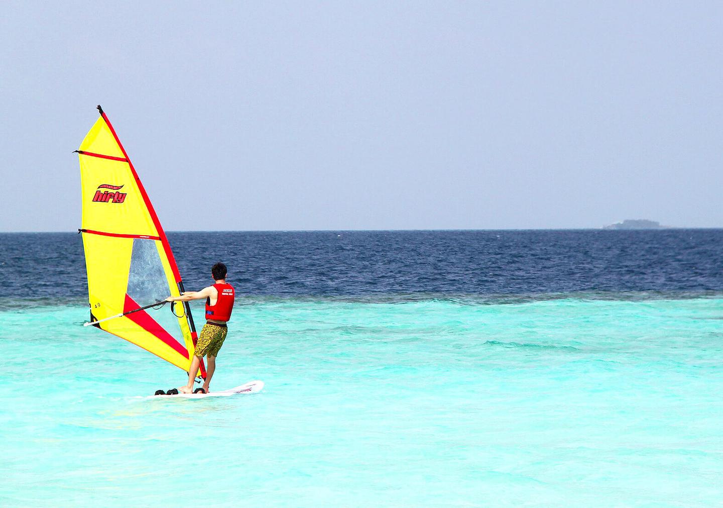malediven-windsurfen-a-237490_1920.jpg