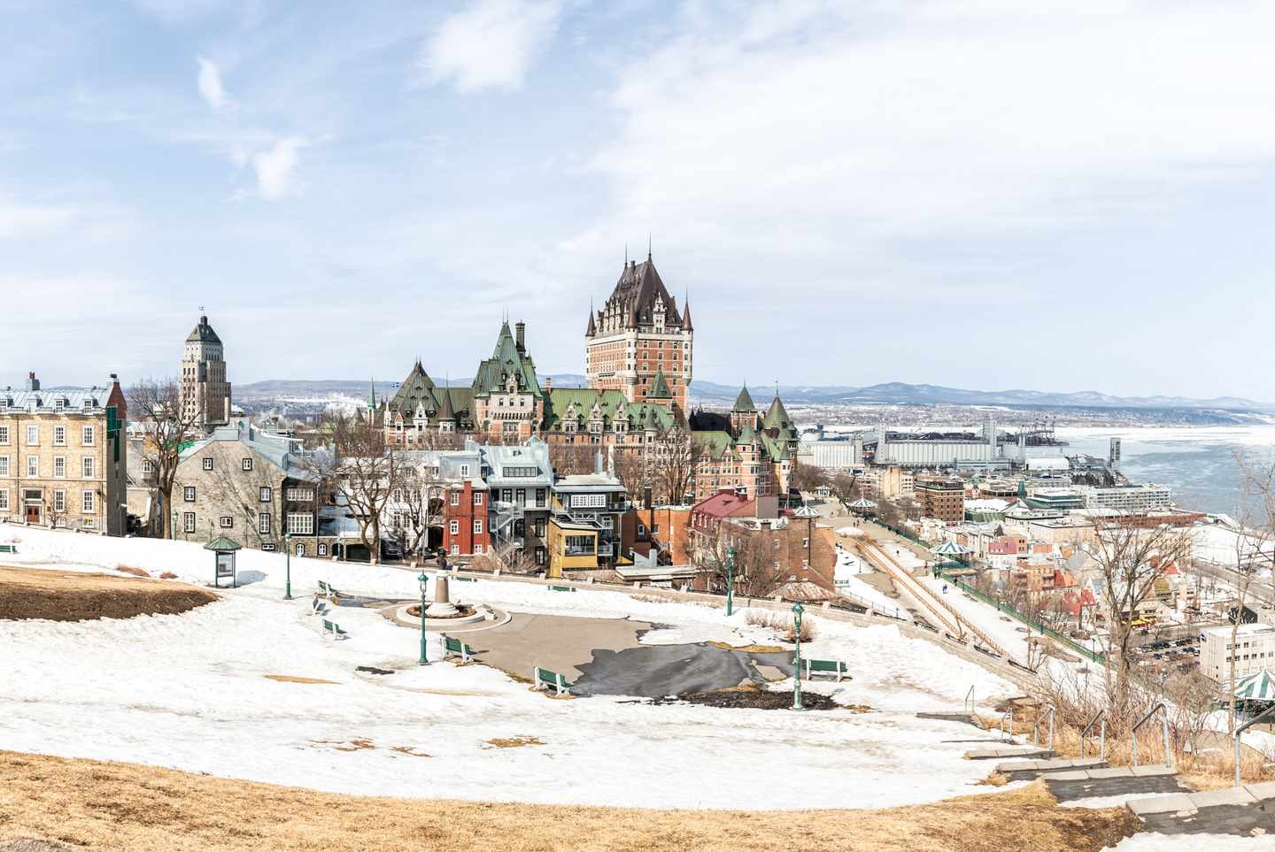 kanada-quebec-city-historisches-schloss-im-winter-g-1141459819.jpg