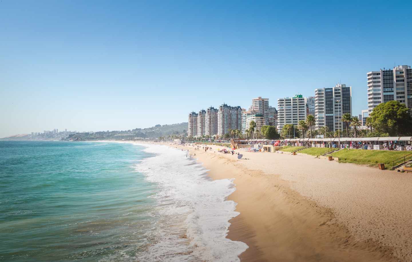 chile-vina-del-mar-el-sol-beach-g-1068814506.jpg