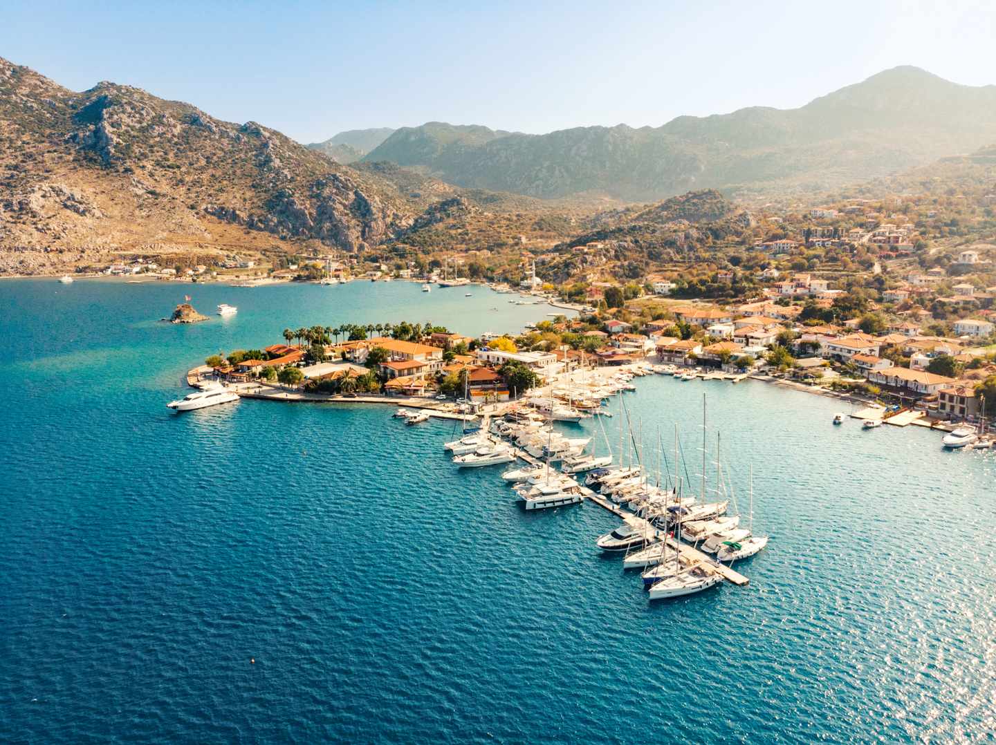 tuerkei-marmaris-luftaufnahme-hafen-und-gebirge-g-1291202614.jpg