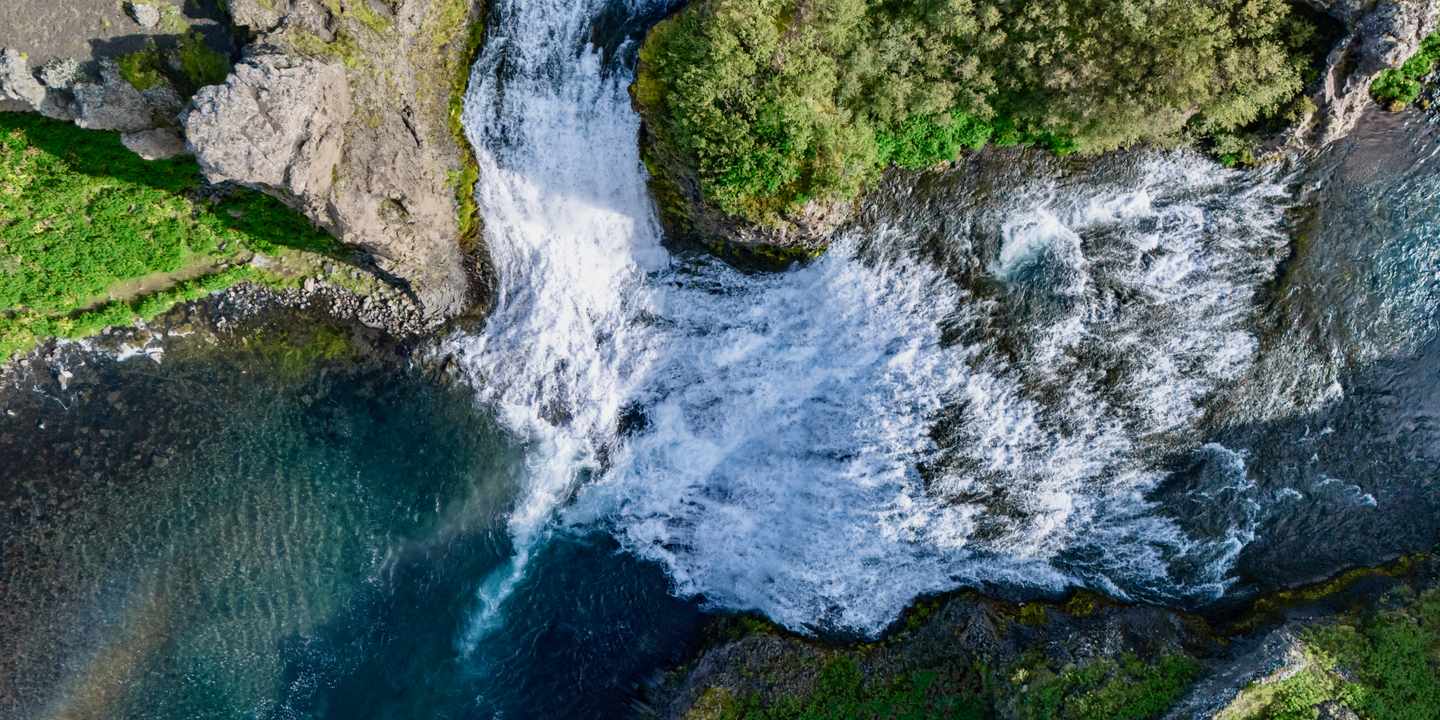 island-hjalparfoss-wasserfall-g-2195532796.jpeg