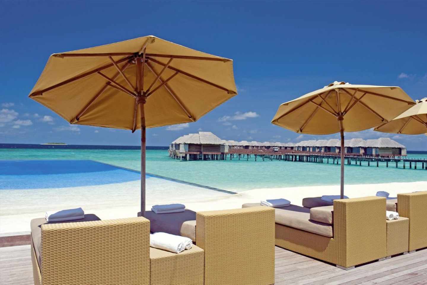 malediven-ja-manafaru-strandblick-DER_MLE10114-IO_S22_3.jpg