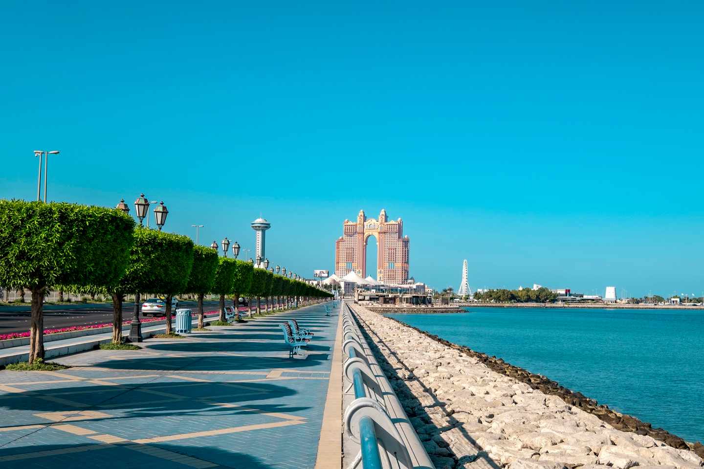 vae-abu-dhabi-corniche-g-1086951262.jpg