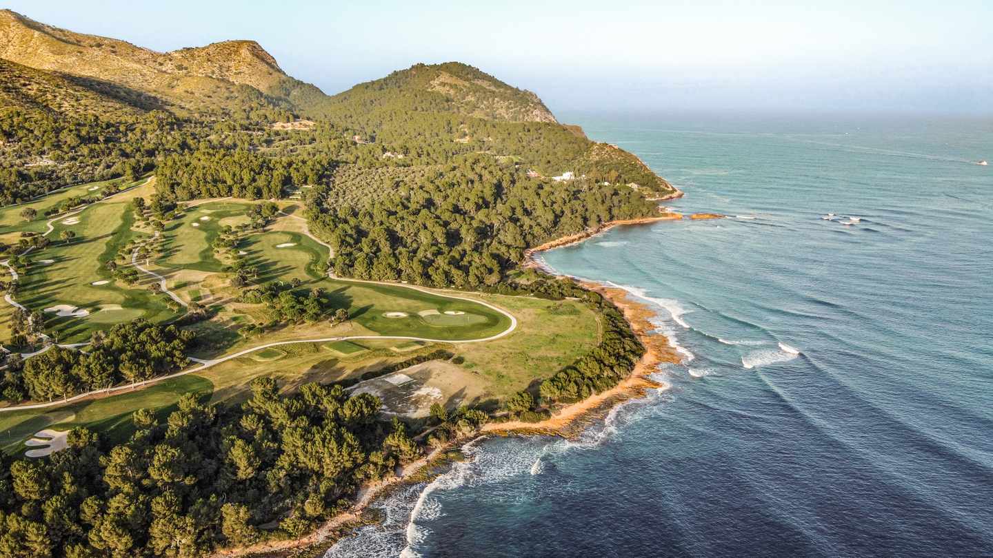spanien-balearen-mallorca-golfclub-aucanada-kueste-g-1201890431.jpg