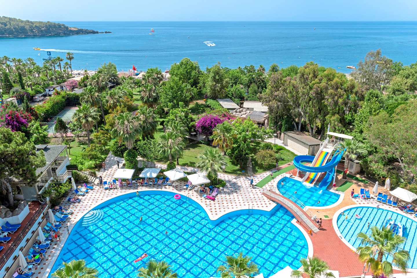 tuerkei-tuerkische-riviera-okurcalar-sentido-lycus-beach-poolanlage-meerblick-DER1493552.jpg