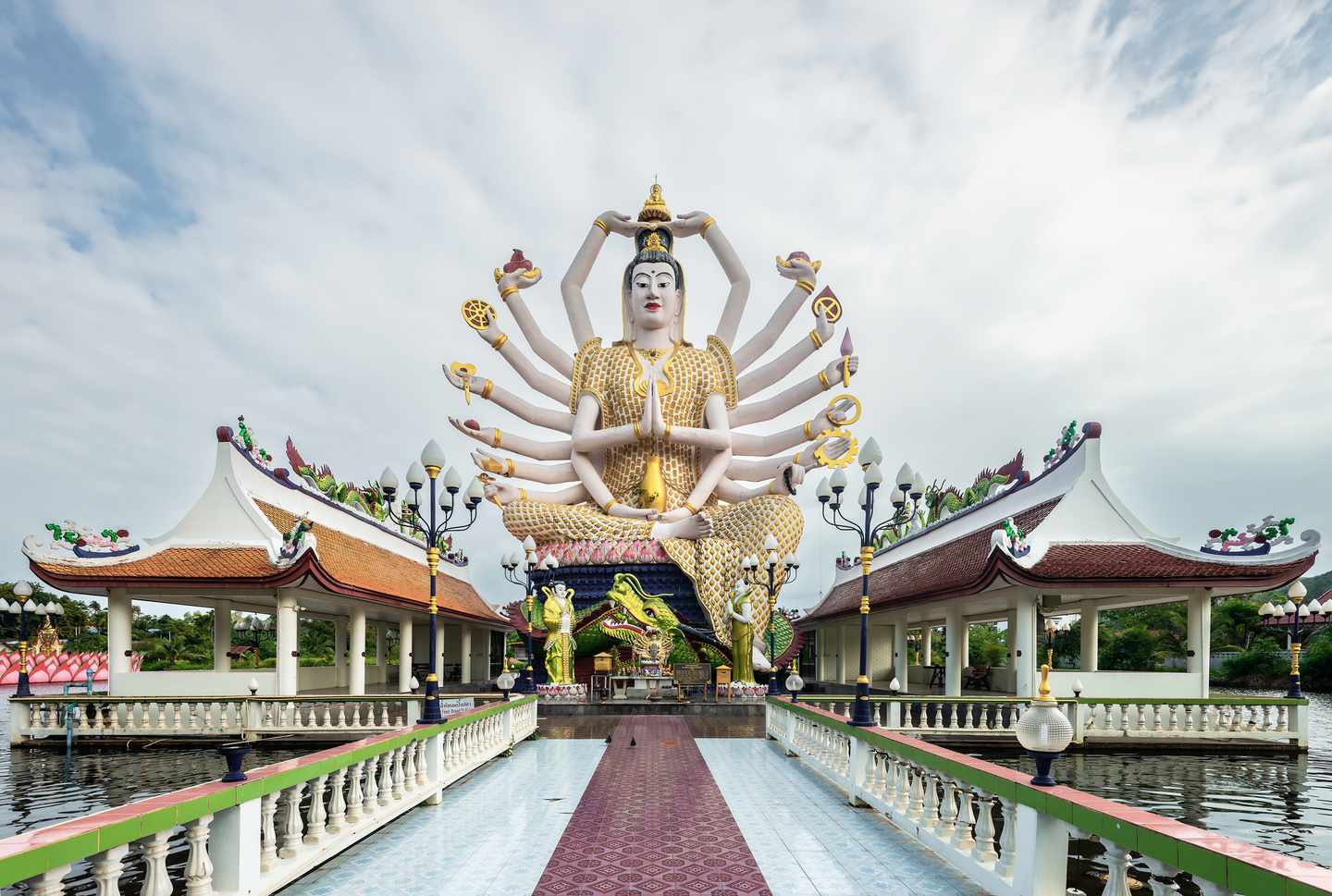 blt3d326bab2c174754-Koh-Samui-18-H_nde-Gott-am-Wat-Plai-Laem-Tempel-g-1444138262.jpg Plai Laem Tempel