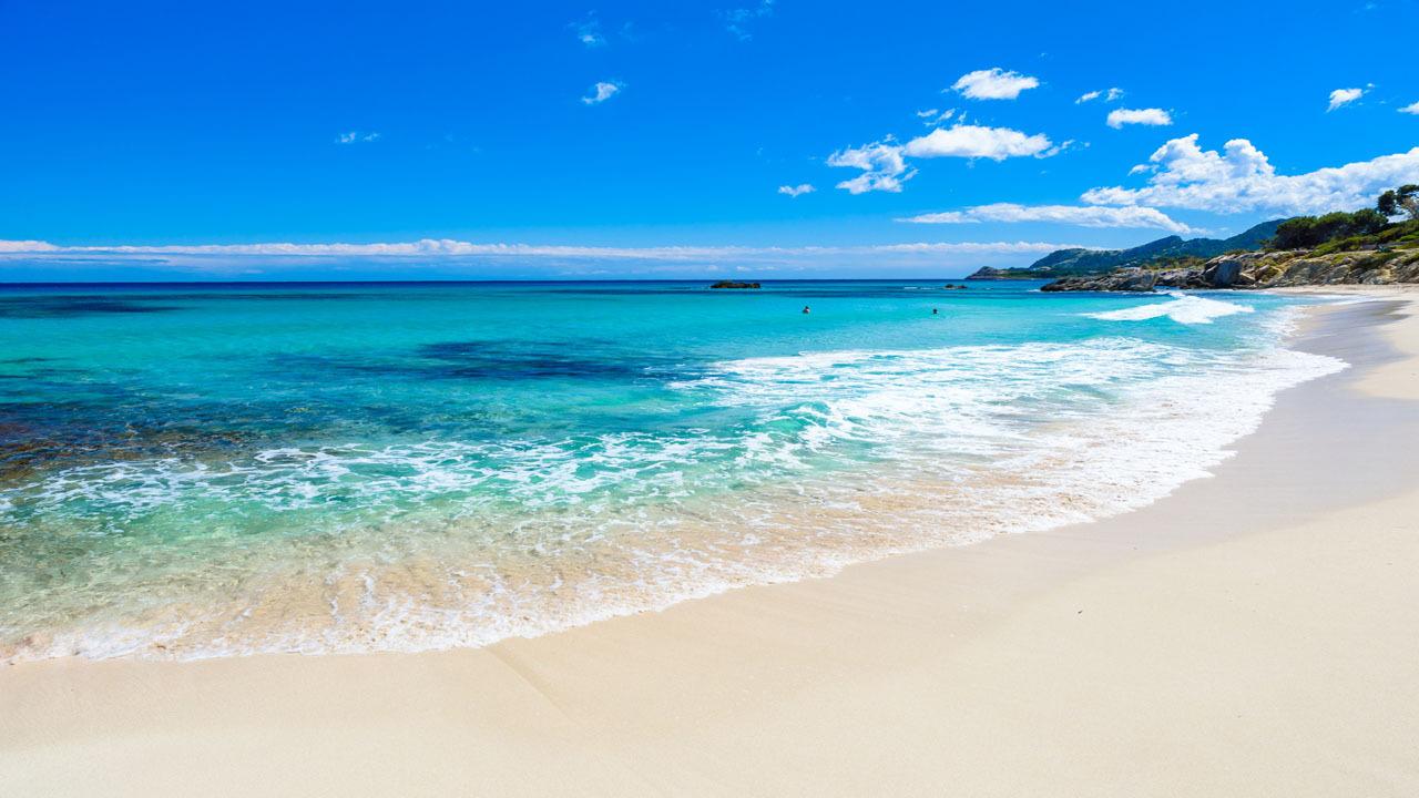cala-ratjada-mallorca-strand-t-689904604.jpg