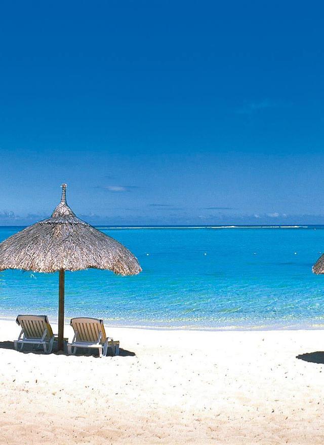 Beachcomber Resorts und Hotels mauritius-strand-sonnenschirme-p-MZ01620.jpg